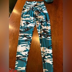Zubaz NFL Women’s Philadelphia Eagles Camo Leggings